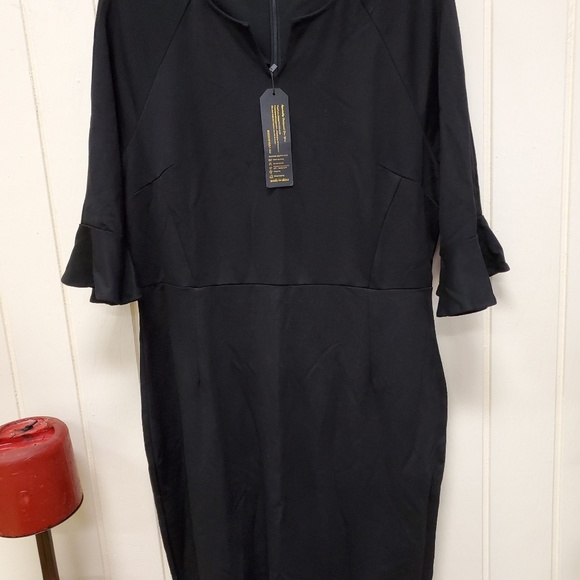 Black body forming dress bell sleeves. - Picture 2 of 2